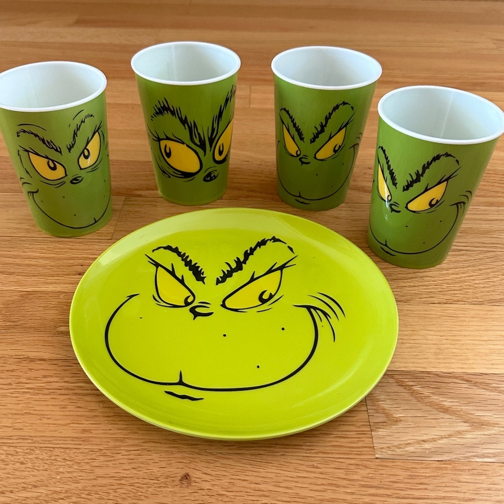 Grinch Plate and Four Cups Bioworld